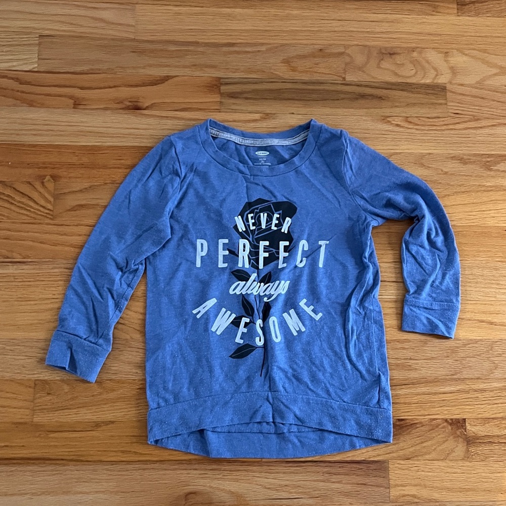 Blue graphic shirt Old navy shirt for small girl. Size XS size 5